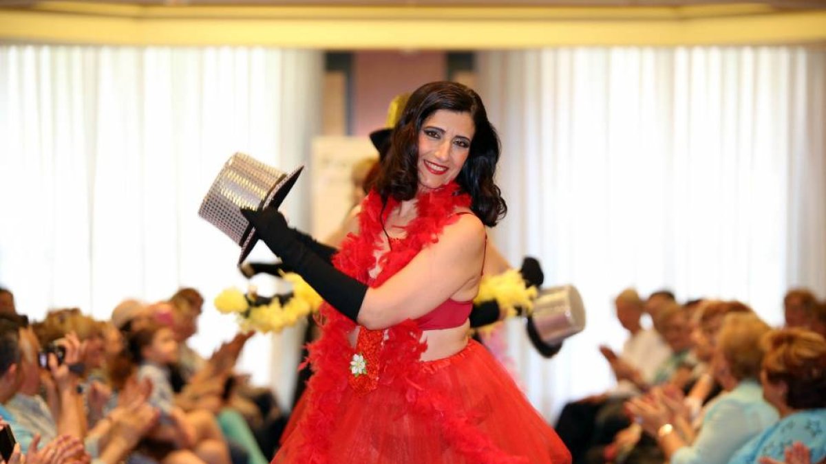Modelo participante en el desfile-Ical