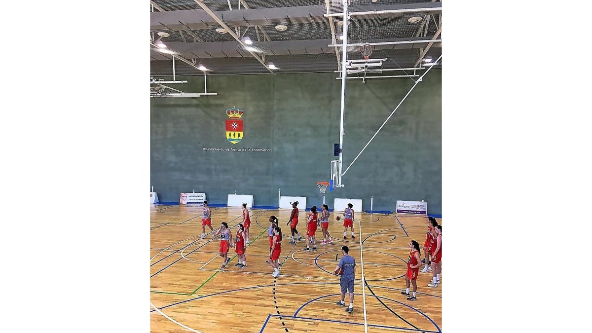 Un momento del entrenamiento de la selección española U20 en el pabellón de La Vega.-EL MUNDO