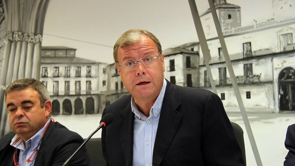 El alcalde de León, Antonio Silván, presenta los datos del estudio del mercado laboral en León y su alfoz-Ical