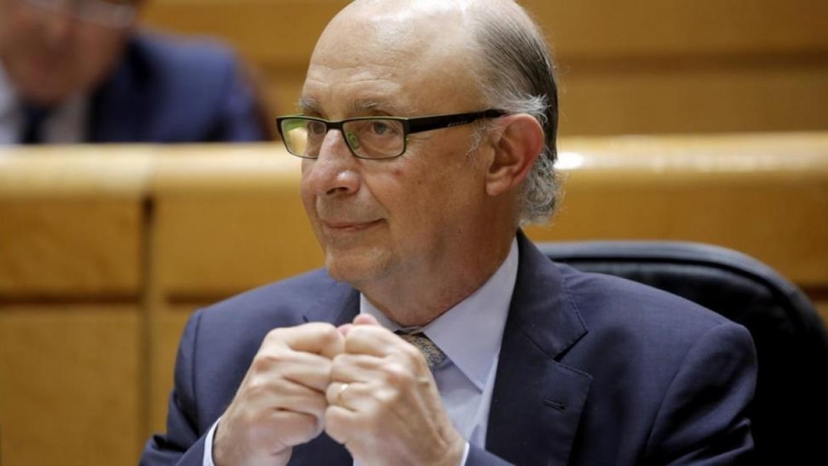 El ministro de Hacienda, Cristóbal Montoro, durante el debate de los Presupuestos del 2017.-JOSE LUIS ROCA