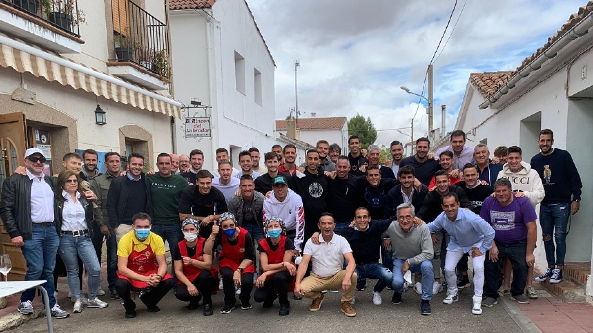 La plantilla del Real Valladolid celebra su comida tradicional de inicio de temporada. - EM