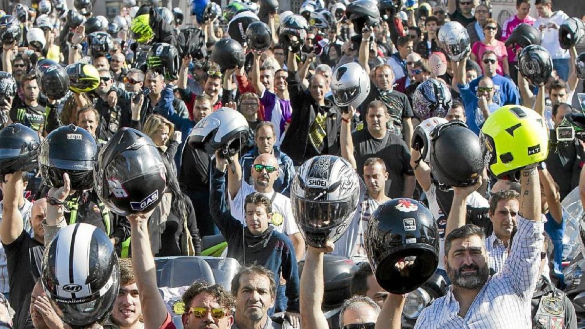 Concentración de apoyo a Pingüinos en Valladolid-J.M.Lostau