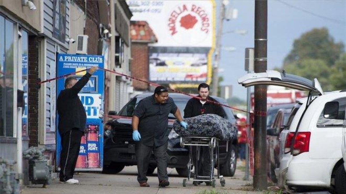 Víctimas mortales de un tiroteo en un bar de Kansas, EEUU.-AP