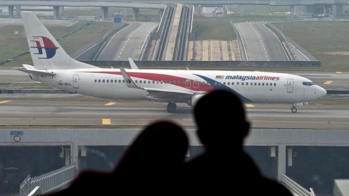 Un avión de Malaysia Airlines despega del aeropuerto de Kuala Lumpur.-MANAN VATSYAYANA