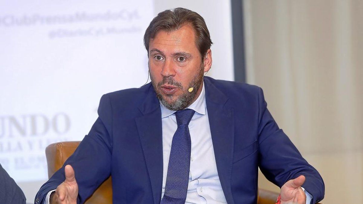 Óscar Puente, en el Club de Prensa.-J.M.LOSTAU
