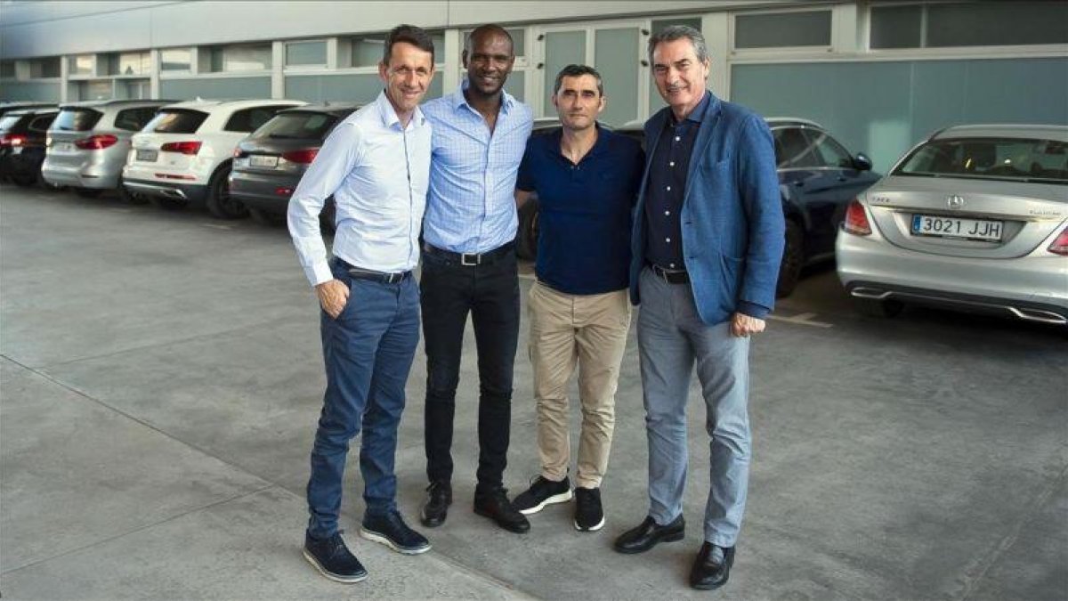 Planes, Abidal, Valverde y Pep Segura, en la ciudad deportiva del Barça en Sant Joan Despí.-FC BARCELONA