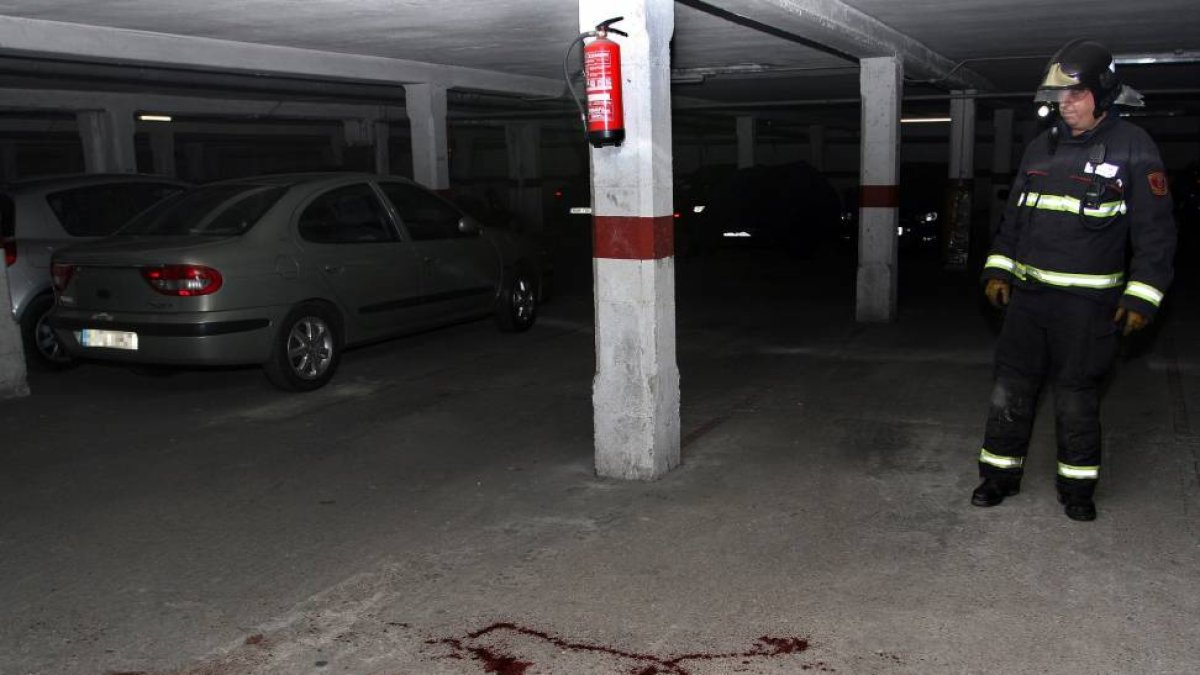 Restos de sangre de la mujer que recibió varias puñaladas en el barrio de San Juanillo (Palencia)-Ical
