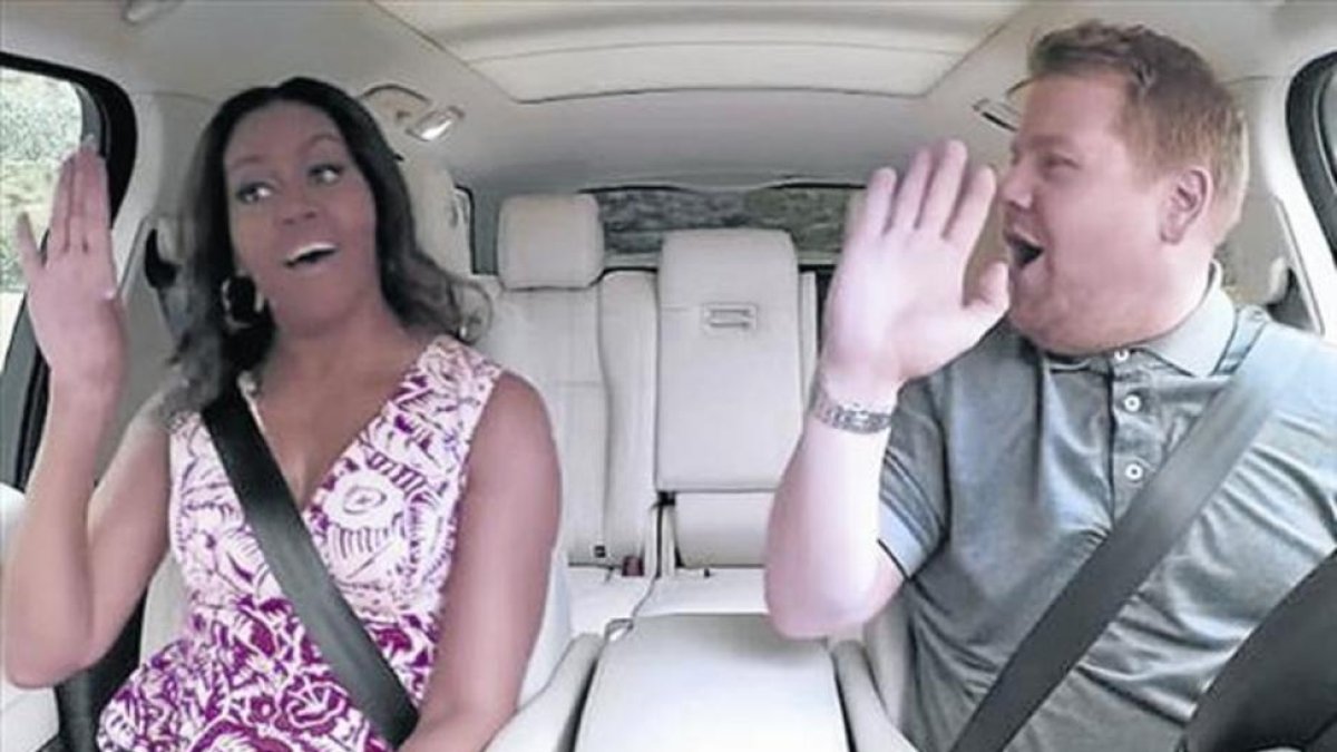 Michelle Obama, interpretando 'Single ladies' de Beyoncé.-