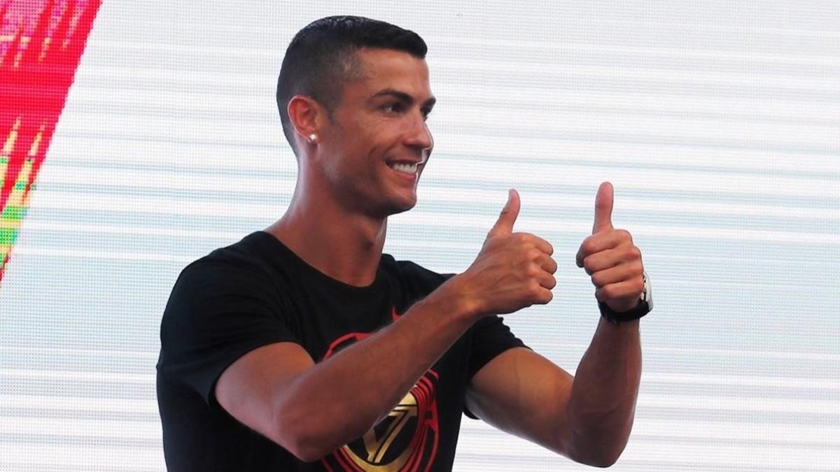 Ronaldo, durante su visita a China.-WU HONG / EFE