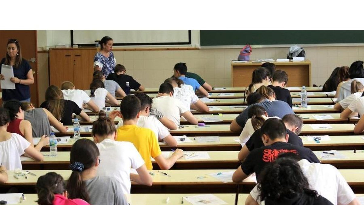 Estudiantes de selectividad-E. PRESS
