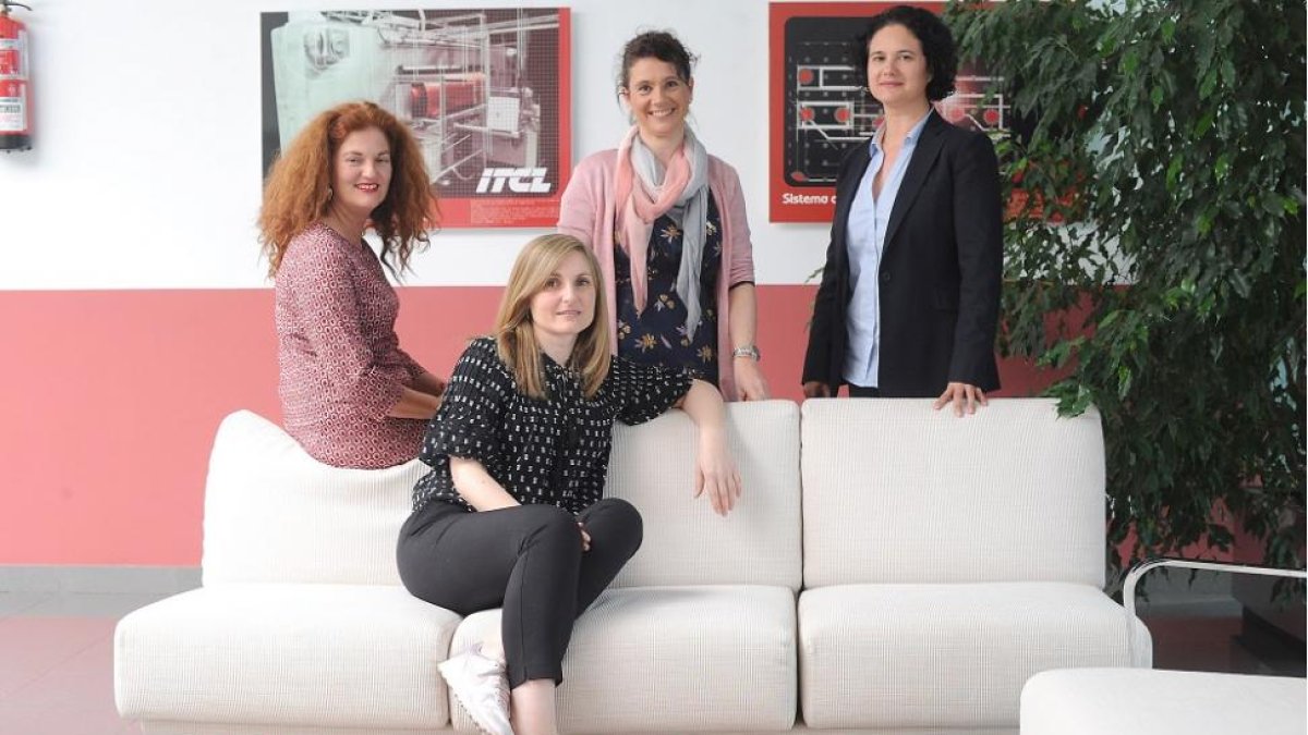 El equipo de la OTRI posa en las instalaciones del ITCL, que participa con esta oficina en programas europeos como H2020, Interreg, Eranet, o Eureka.-ISRAEL L. MURILLO