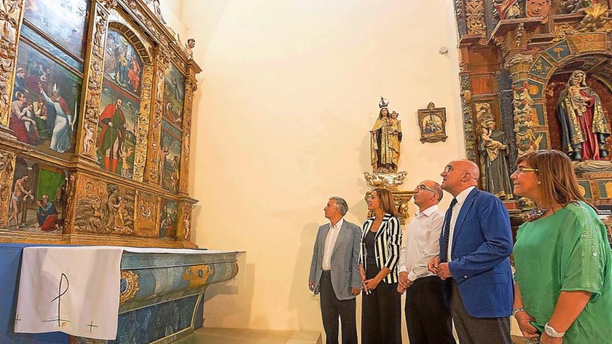 El presidente de la Diputación acude a la inauguración del retablo renacentista de la iglesia de San Juan Bautista.-E. M.