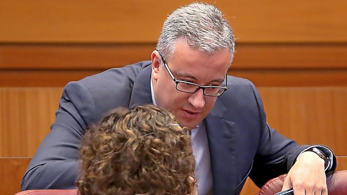 El procurador Julián Ramos, durante un pleno-ICAL