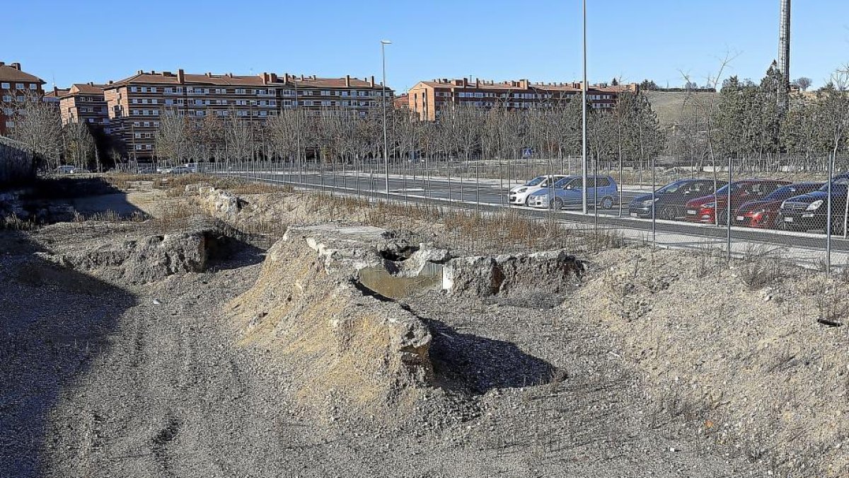 Avenida de Burgos, donde comenzarán a ejecutarse las viviendas destinadas a los jóvenes para fomentar el alquiler de viviendas.-J. M. LOSTAU