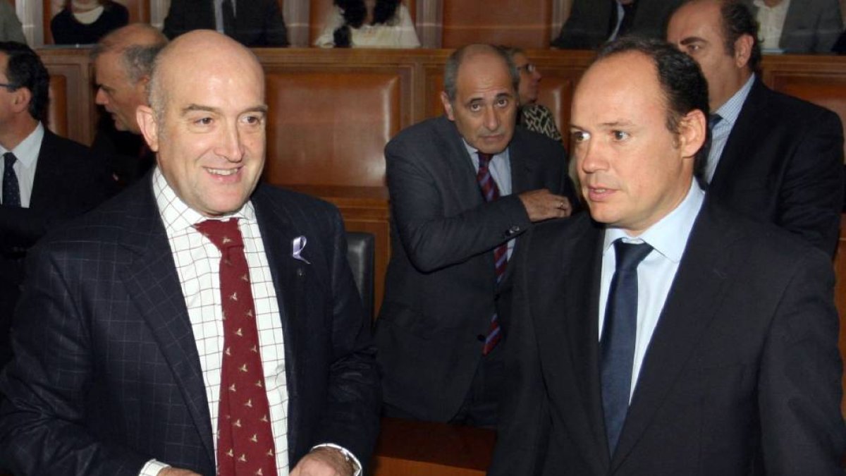 El presidente de la Diputación de Valladolid, Jesús Julio Carnero y el presidente de la Cámara de Comercio de Valladolid, Carlos Villar-Ical