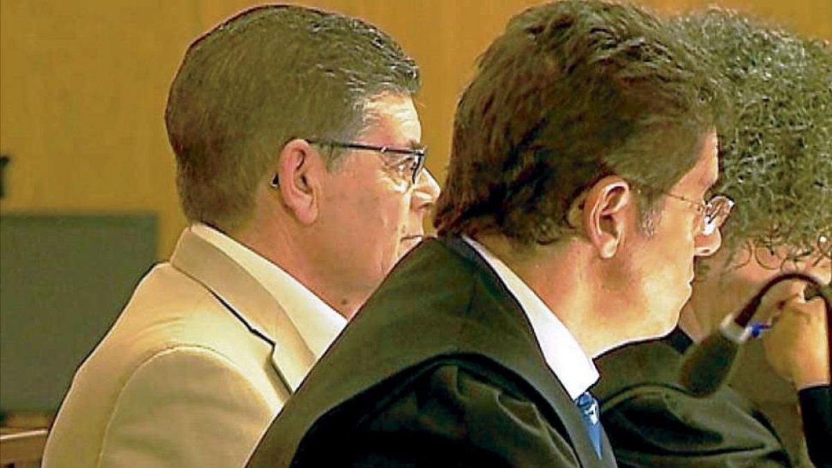 El condenado por el acuchillamiento durante la celebración del juicio.-LA 8