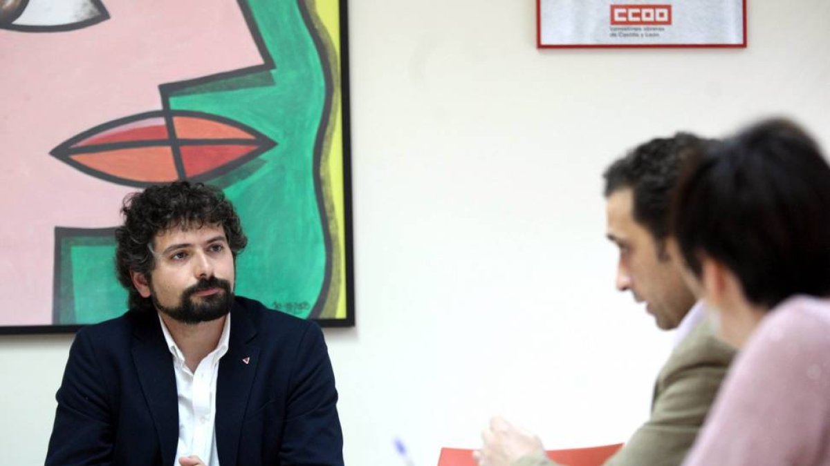 l candidato de IU a la Presidencia de la Junta, José Sarrión se reúne con dirigentes de CCOO-Ical