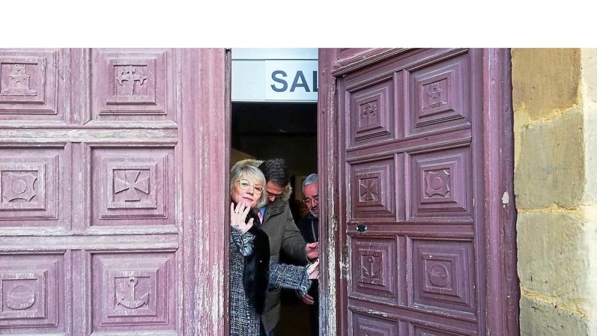 María José Ortega, alcaldesa de la localidad palentina de Aguilar de Campoo, en las Edades del Hombre.-ICAL