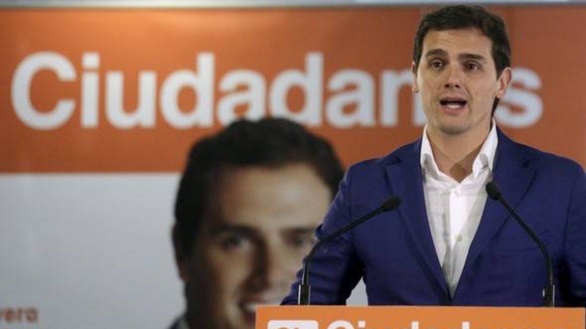 El líder de Ciudadanos, Albert Rivera, en un mítin durante la campaña electoral.-Foto: REUTERS / ANDREA COMAS