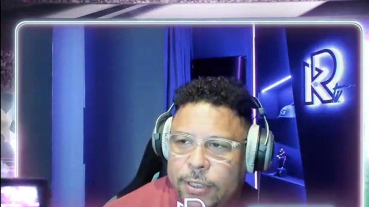 Ronaldo Nazario en su canal de Twitch. / RONALDO TV
