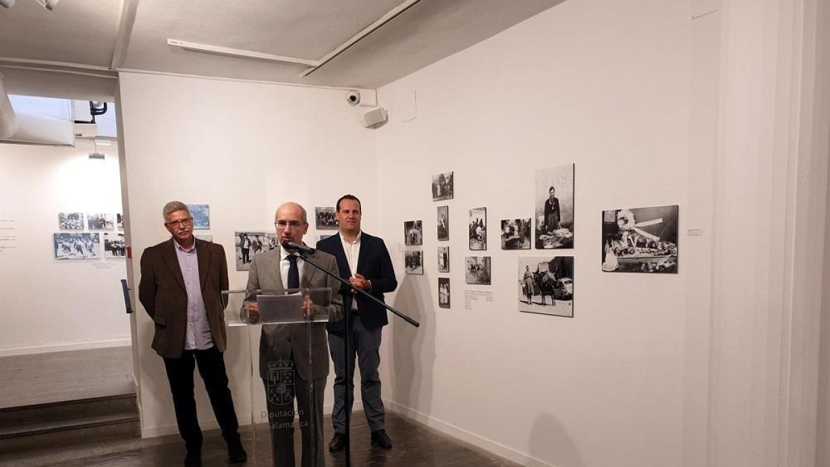 Javier Iglesias atiende a los medios de comunicación.-EUROPA PRESS