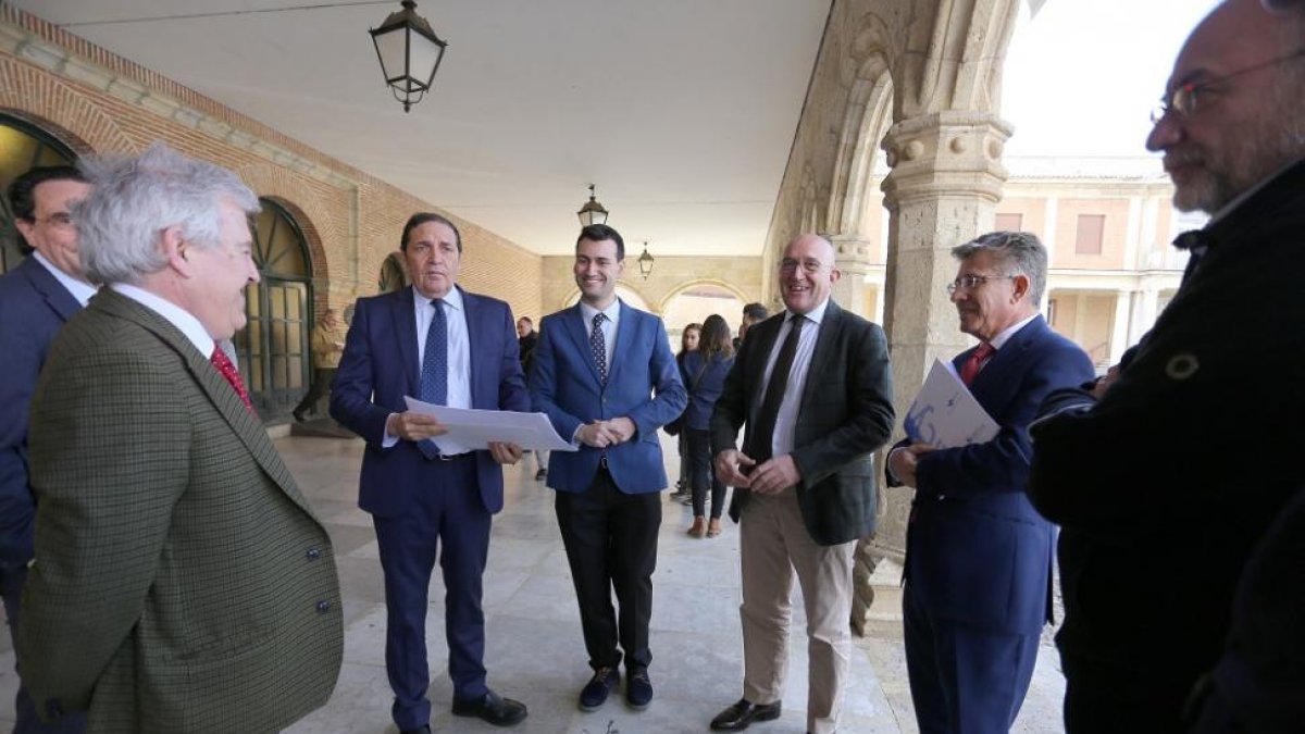 El consejero de Sanidad informa de la ampliación del centro de salud de Medina de Rioseco-ICAL
