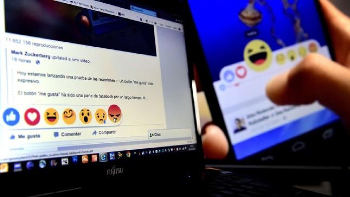 Una página de Facebook con las distintas opciones que ofrece la red social desde este viernes en España e Irlanda.-AFP / GERARD JULIEN