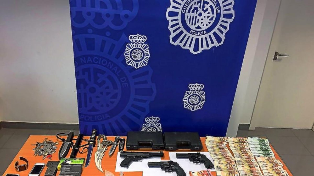 El material requisado por la policía en el marco de la Operación Corona en Valladolid.-EL MUNDO