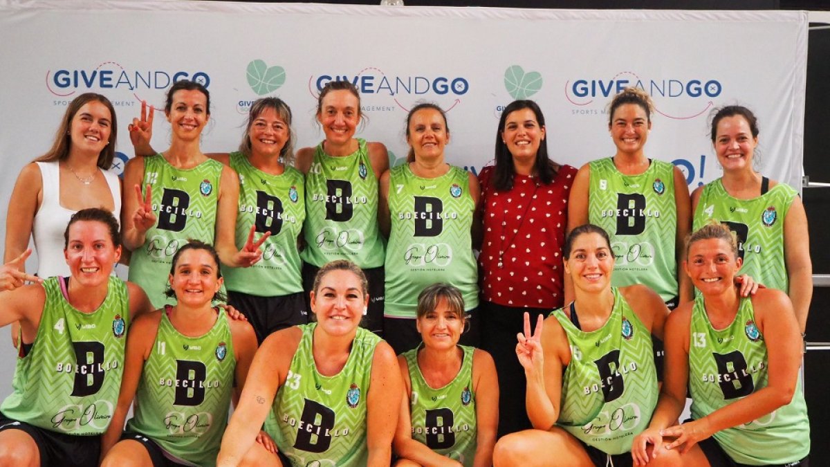 Plantilla del Grupo Oliveira Valladolid femenino. / EL MUNDO