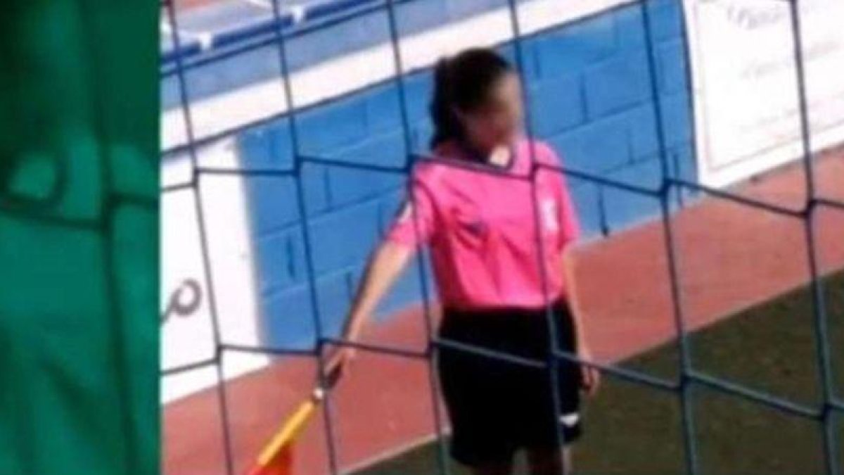 Andrea Reyes, la árbitra de 15 años que tuvo que renunciar por las constantes amenazas.-EL PERIÓDICO