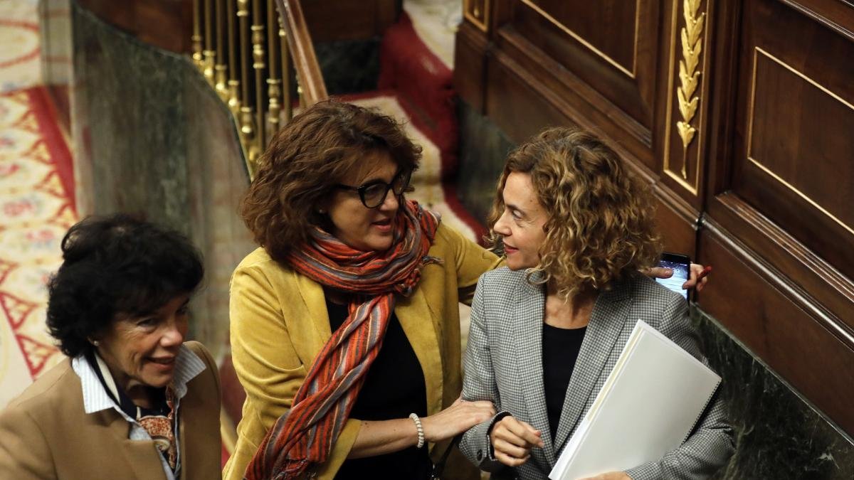 Soraya Rodríguez en el Congreso entre Isabel Celaa y Meritxel Batet, en una imagen de archivo.-JAVI MARTÍNEZ