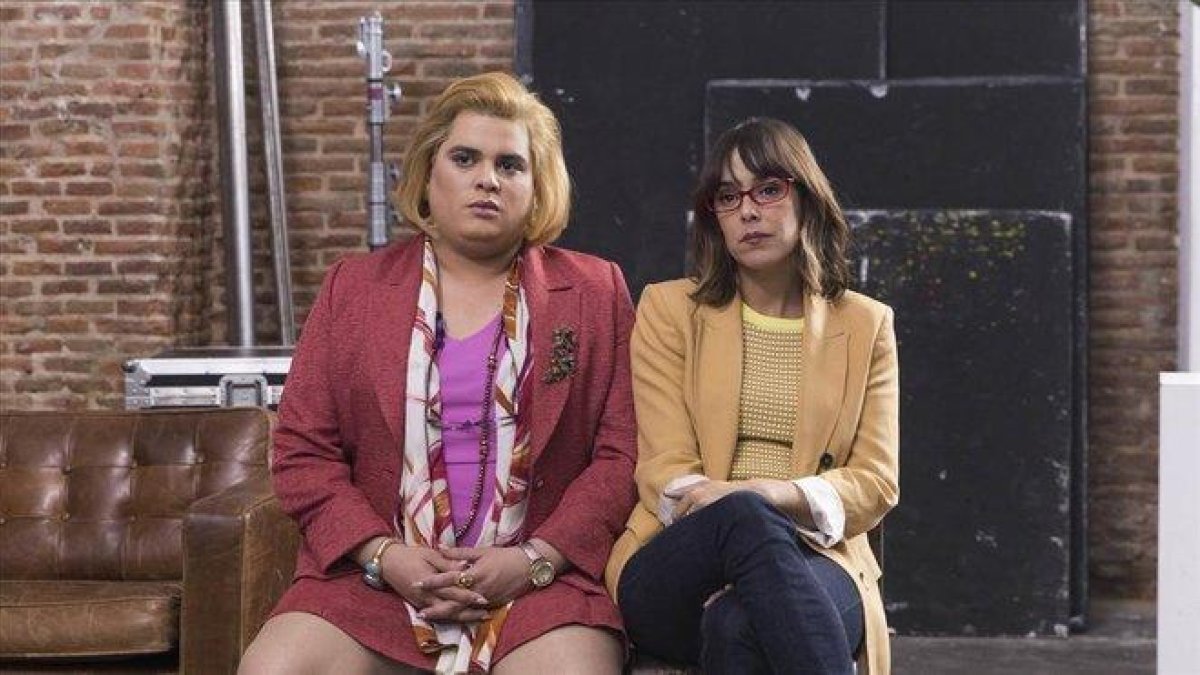 Brays Efe y Belén Cuesta, en Paquita Salas.-CARLA OSET / NETFLIX