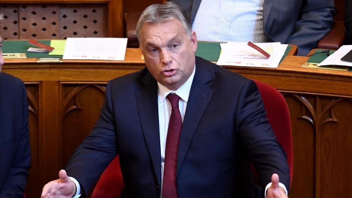 El primer ministro húngaro, Viktor Orban, en una sesión parlamentaria en Budapest.-ATTILA KISBINDEK