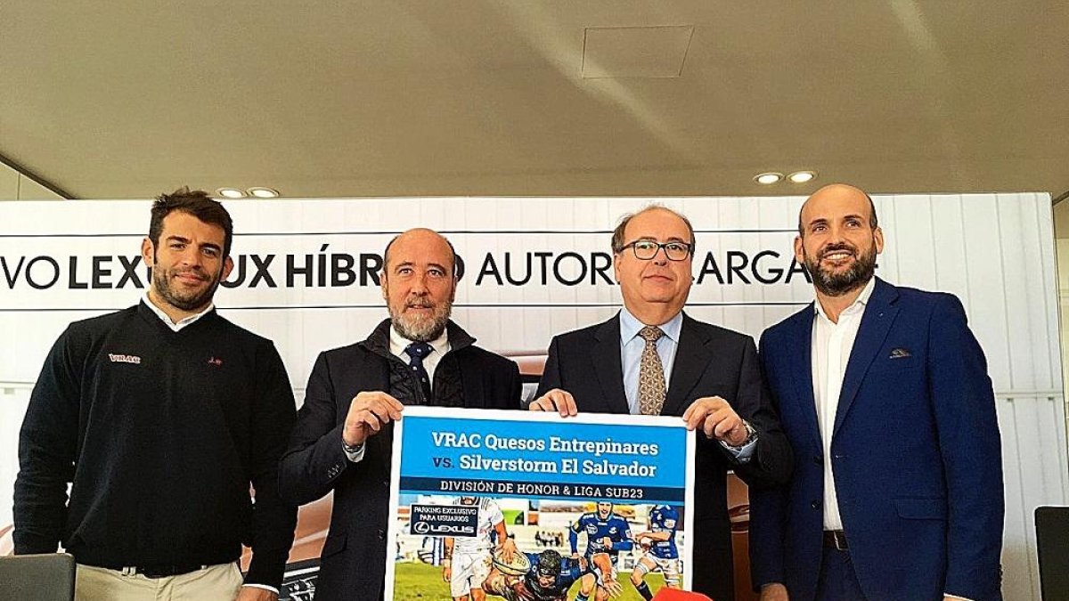 Chema Valentín-Gamazo y Roberto Bañuelos -en el centro de la imagen-, acompañados por Jesús Llorente y Diego Merino, firmaron ayer un acuerdo de colaboración entre VRAC y Lexus.-