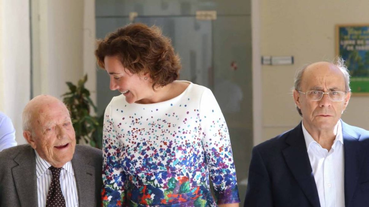 La consejera de Cultura y Turismo, María Josefa García Cirac, presenta el libro 'Sobre Teresa de Jesús' junto a sus autores, José Jiménez Lozano y Teófanes Egido-Ical