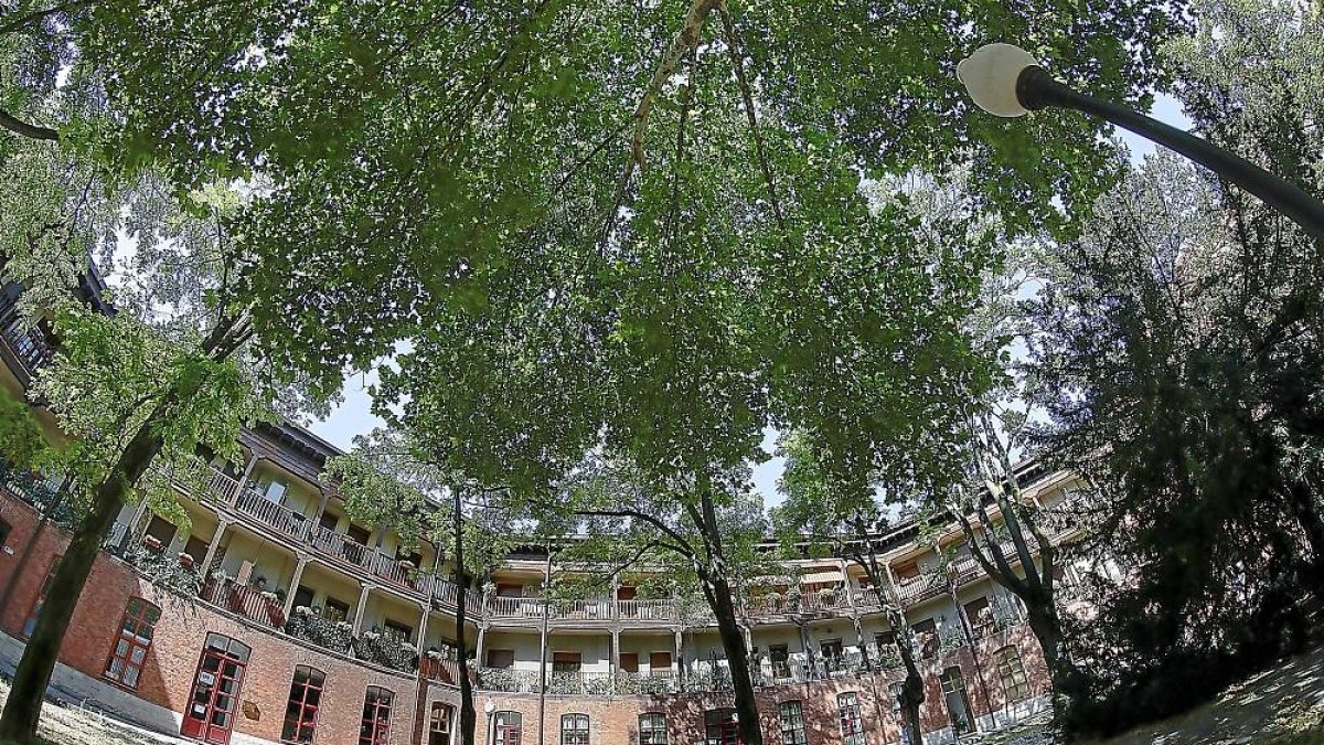 La plaza del Viejo Coso, primera plaza de toros de la ciudad y habilitada hoy para viviendas.-J.M. LOSTAU