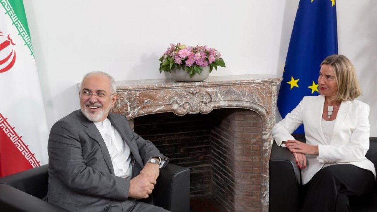 Javad Zarif y Federica Mogherini, en Bruselas.-/ THIERRY MONASSE / POOL