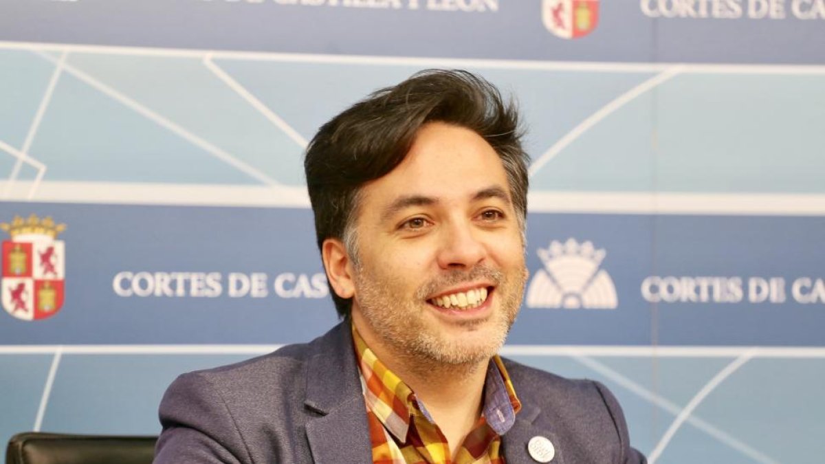 El procurador de Podemos Carlos Chávez realiza declaraciones sobre el futuro de la Sociedad Valladolid Alta Velocidad y las iniciativas parlamentarias realizadas por su grupo al respecto-ICAL