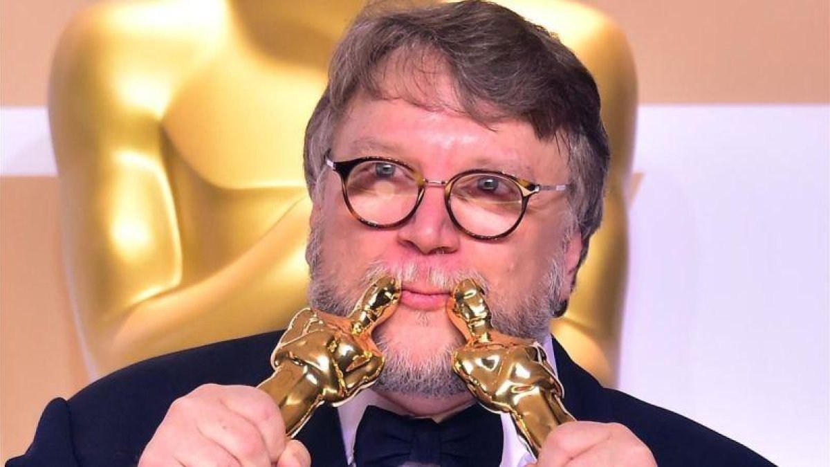 El director mexicano Guillermo del Toro, en la entrega de los Oscar, el pasado mes de marzo.-EL PERIÓDICO