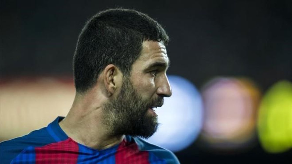 Arda Turan, en un partido del Barça.-JORDI COTRINA