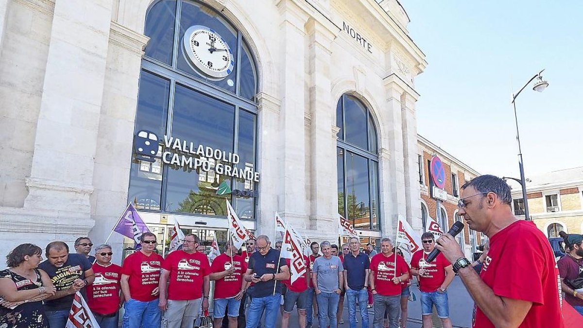 Concentración en la estación de Valladolid.-ICAL