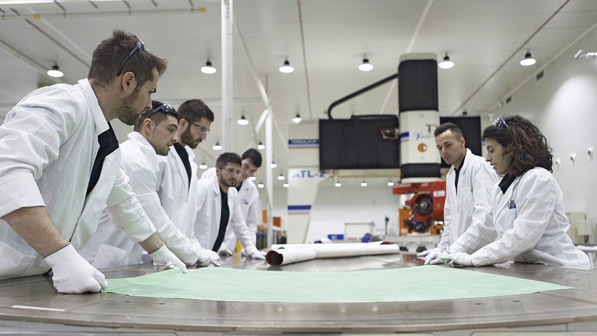 Aciturri nació hace más de 40 años en Miranda de Ebro y hoy es una referencia para la fabricación y ensamblaje de componentes para el sector aeronáutico y aeroespacial. / ECB