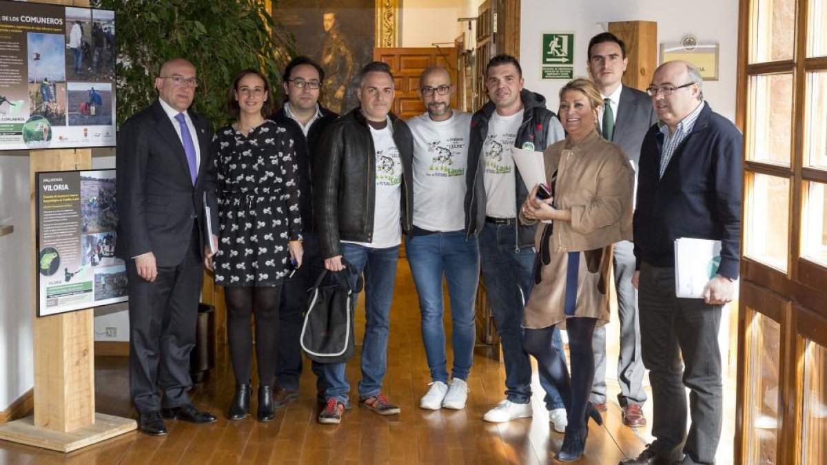 Reunión de trabajadores de LAUKI con los representantes de los diferentes grupos políticos de la Diputación de Valladolid.-ICAL