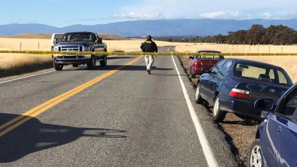 Acceso cortado a Rancho Tehama, en California, tras el tiroteo.-AP / JIM SCHULTZ