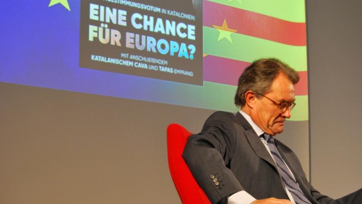 El expresidente de la Generalitat Artur Mas, durante su charla en Berlín, este martes, 27 de junio.-CARLES PLANAS BOU