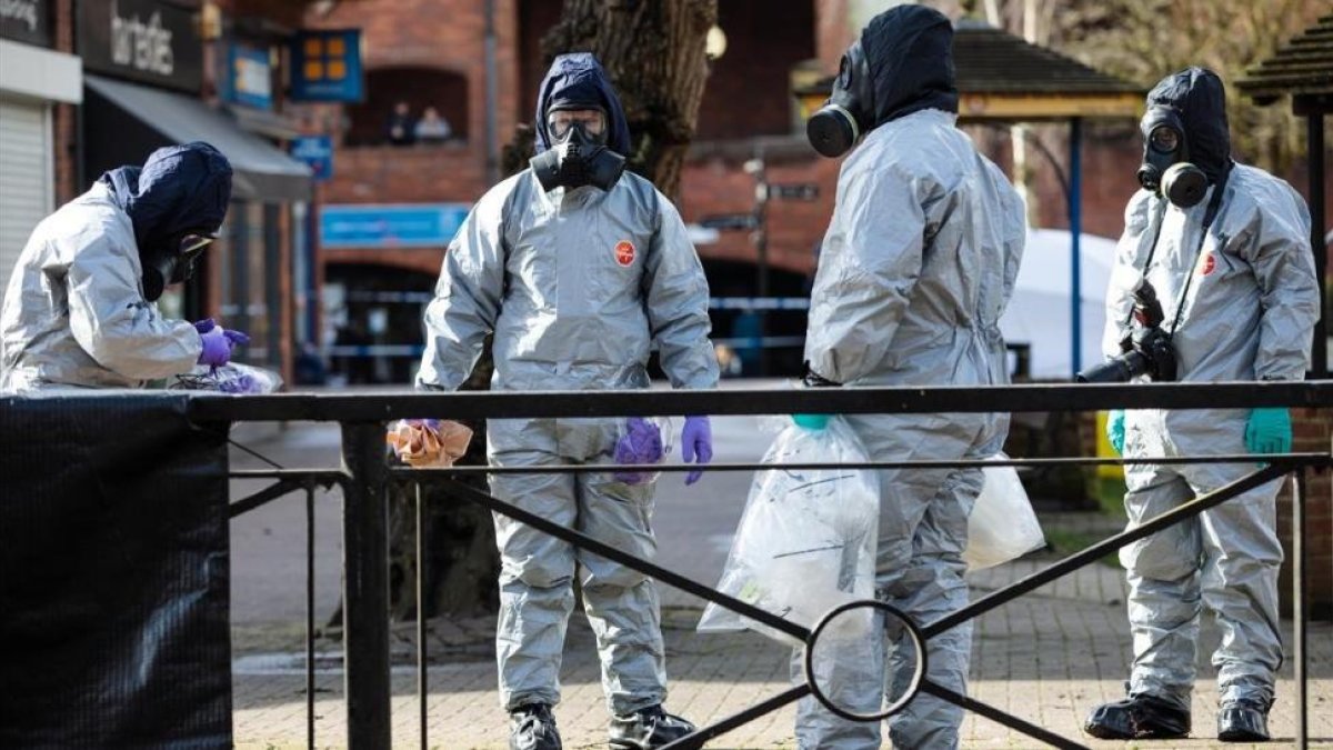 Agentes de la policía investigan el envenenamiento-GETTY IMAGES