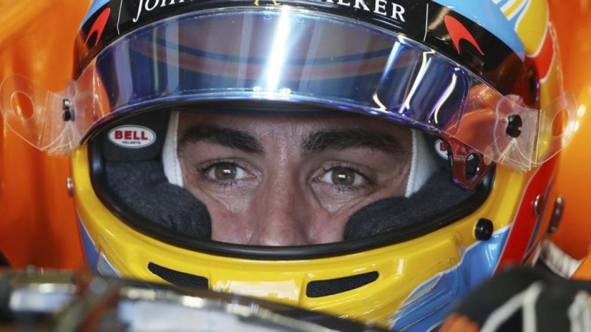Fernando Alonso (McLaren-Honda), muy decepcionado del comportamiento de su monoplaza.-AP