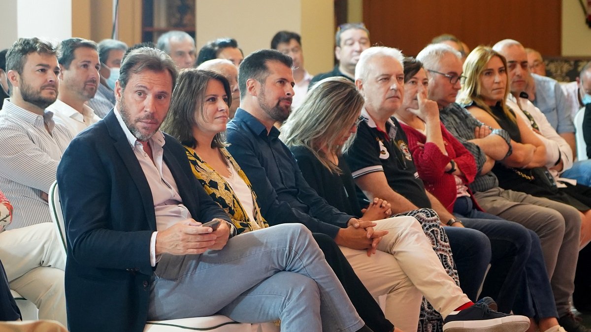 El alcalde de Valladolid, Óscar Puente, junto a Adriana Lastra y Luis Tudanca en un encuentro con los alcaldes y concejales de la provincia.- ICAL