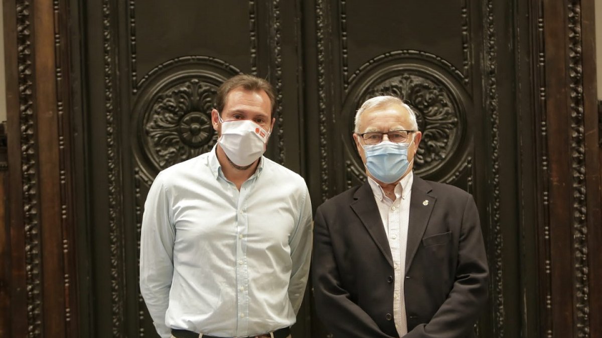 El alcalde de Valladolid, Óscar Puente, mantiene una reunión con el alcalde de Valencia, Joan Ribó. - ICAL