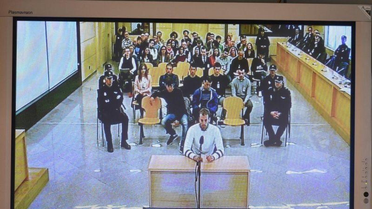 Juicio a los ocho acusados de agredir a dos guardias civiles en Alsasua.-FERNANDO VILLAR / EFE